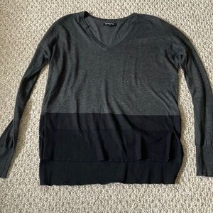 Kenneth Cole of New York extra small lightweight high-low sweater.